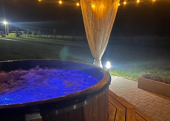 Lesna Osada -Dominikowo -Sauna , Balia